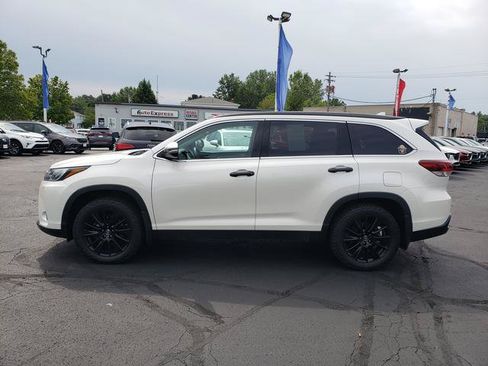 Used 2019 Toyota Highlander SE AWD/4WD image 4