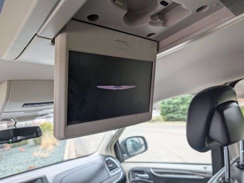 Used 2012 Chrysler Town & Country Touring w/ Entertainment Group #1 image 16