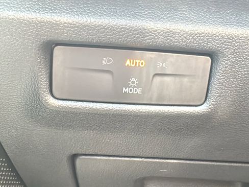 Used 2025 Volkswagen Tiguan SE R-Line AWD/4WD image 13