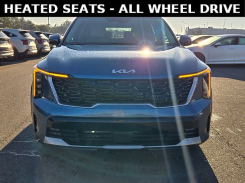 Certified 2025 Kia Sorento EX w/ EX Panoramic Sunroof Package image 2