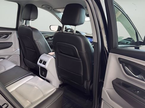 Used 2022 GMC Terrain SLT w/ Infotainment Package II AWD/4WD image 12