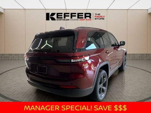 New 2025 Jeep Grand Cherokee Limited w/ Black Appearance Package image 5