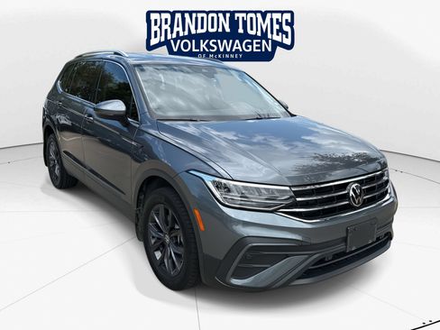 Used 2022 Volkswagen Tiguan SE FWD image 1