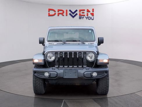 Used 2023 Jeep Gladiator Willys image 9