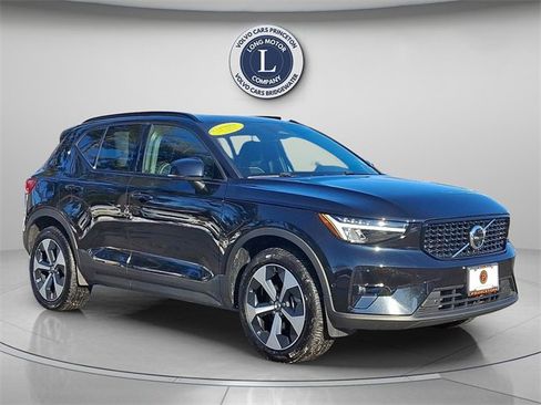 Certified 2025 Volvo XC40 B5 Plus image 1
