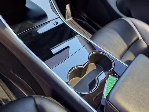 Used 2021 Tesla Model Y Standard Range image 26