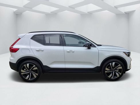 Certified 2023 Volvo XC40 B5 Ultimate w/ Climate Package AWD/4WD image 2
