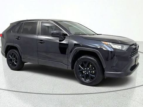 Used 2022 Toyota RAV4 LE FWD image 1