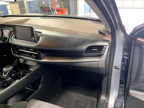 Certified 2023 Nissan Rogue SV image 13