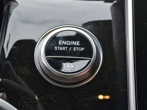 Used 2025 Mercedes-Benz GLC 300 4MATIC image 18