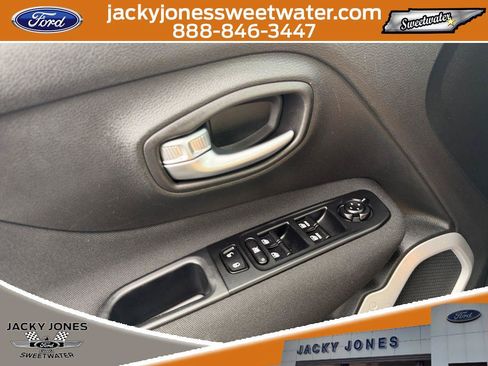 Used 2021 Jeep Renegade Latitude AWD/4WD image 18