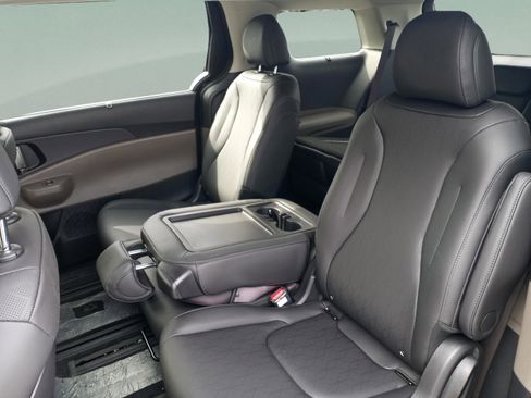 New 2026 Kia Carnival SX FWD image 28