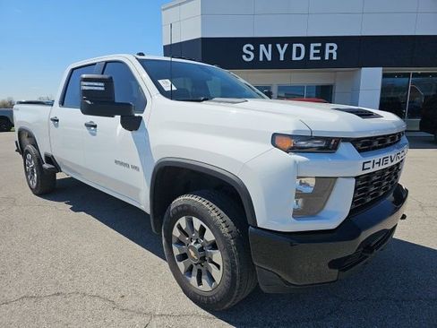 Used 2023 Chevrolet Silverado 2500 Custom w/ Custom Convenience Package AWD/4WD image 2
