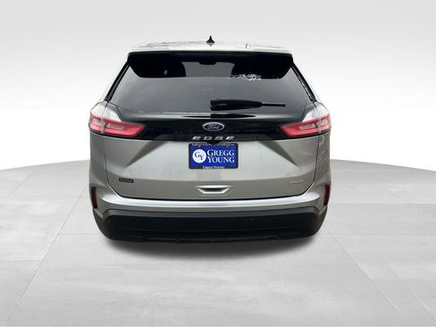 Used 2021 Ford Edge SE image 5