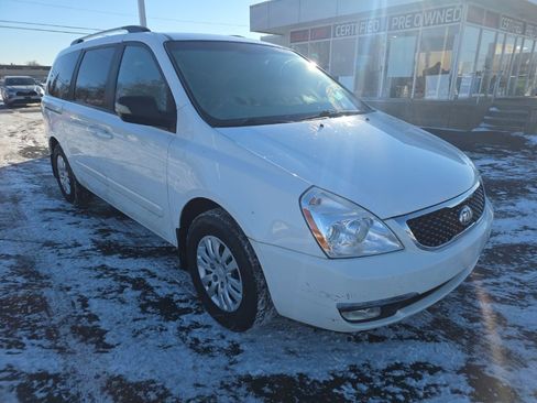 Used 2014 Kia Sedona LX image 3