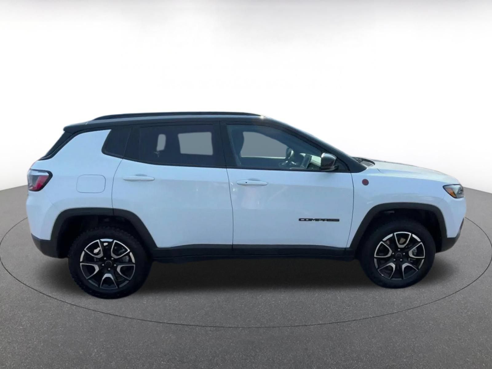 Used 2025 Jeep Compass Trailhawk AWD/4WD image 15