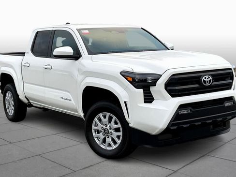 Used 2024 Toyota Tacoma SR5 image 4