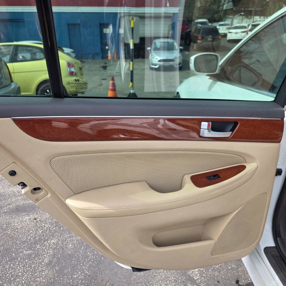 Used 2013 Hyundai Genesis 3.8 RWD image 29