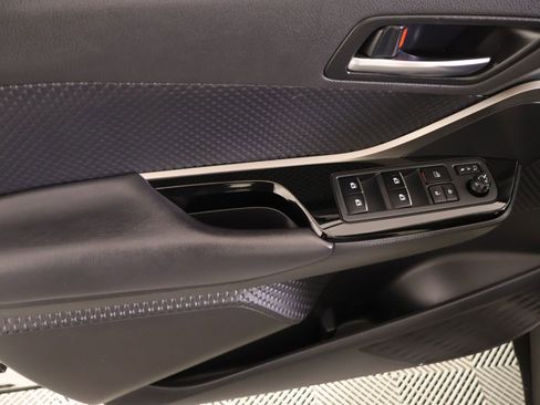 Used 2019 Toyota C-HR XLE FWD image 14
