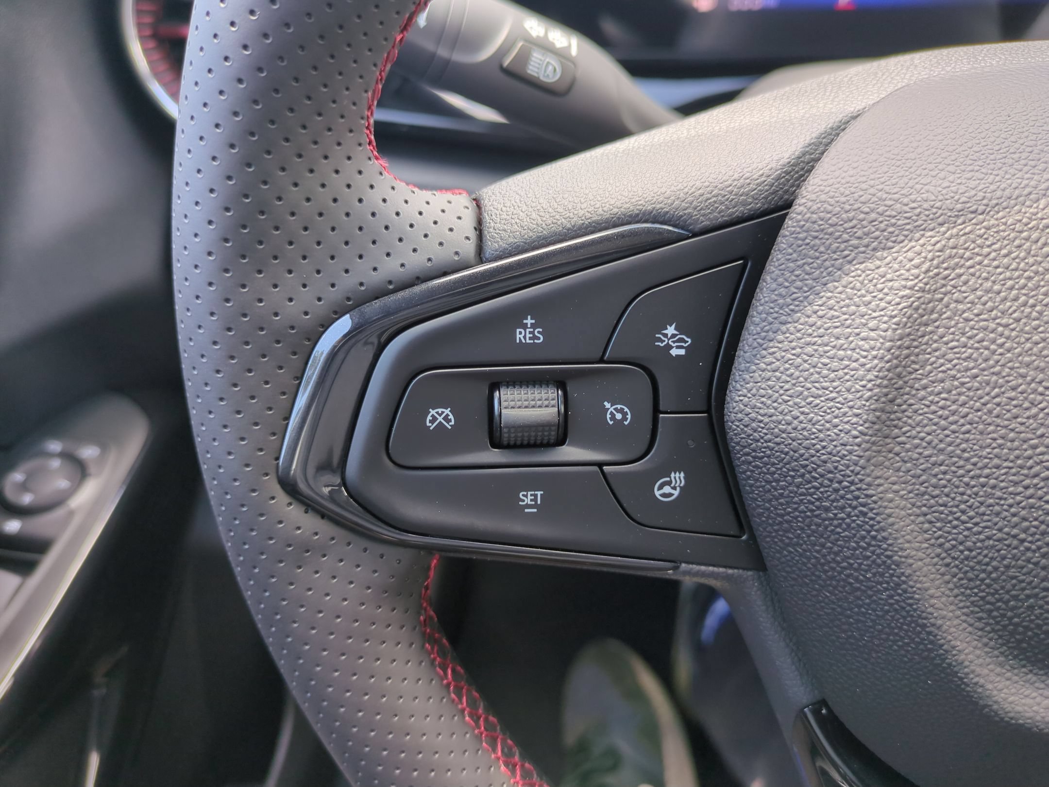 Used 2026 Chevrolet Trax RS w/ Driver Confidence Package FWD image 20