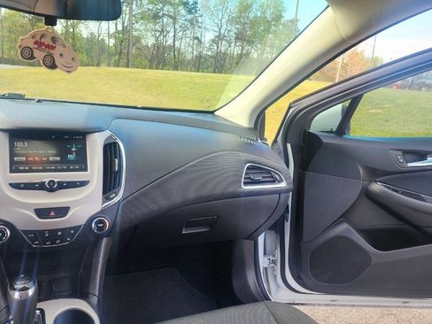 Used 2018 Chevrolet Cruze LS image 22