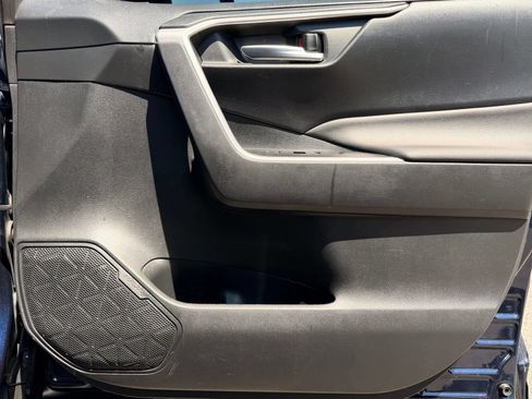 Used 2019 Toyota RAV4 XLE FWD image 32