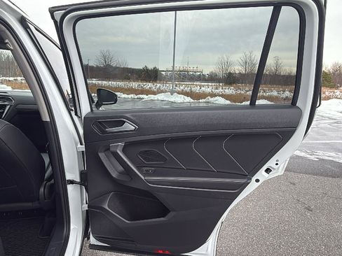 Used 2022 Volkswagen Tiguan SE image 21