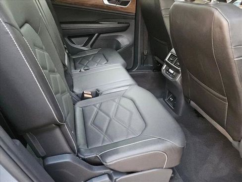 Used 2026 Volkswagen Atlas SE FWD image 19