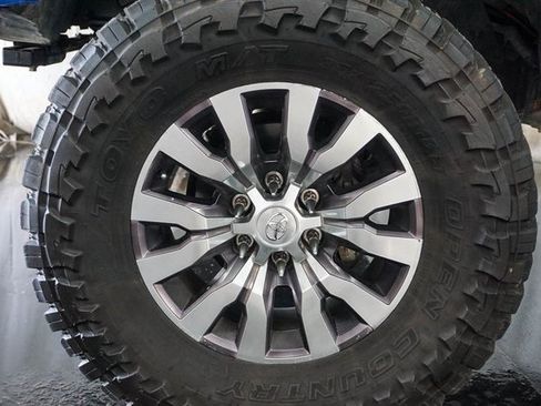 Used 2021 Toyota Tacoma Limited image 4