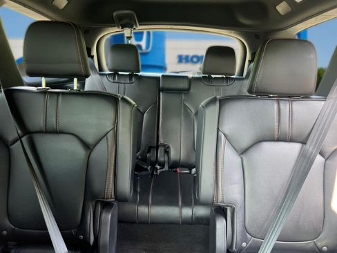 Used 2025 Honda Pilot TrailSport image 23
