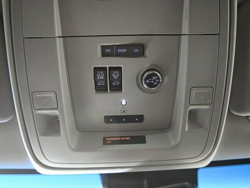 Used 2019 Chevrolet Tahoe LT w/ LT Signature Package image 35