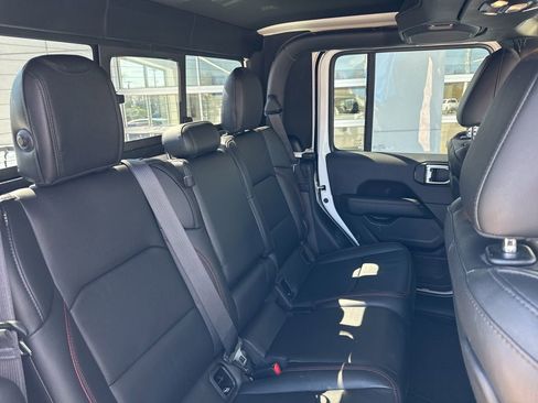 Used 2022 Jeep Gladiator Rubicon w/ Cold Weather Group AWD/4WD image 25