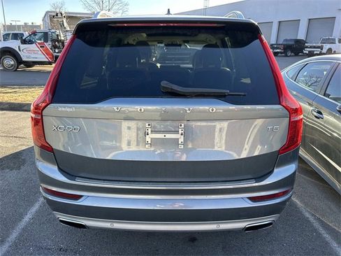 Used 2017 Volvo XC90 T5 Momentum w/ Vision Package image 5