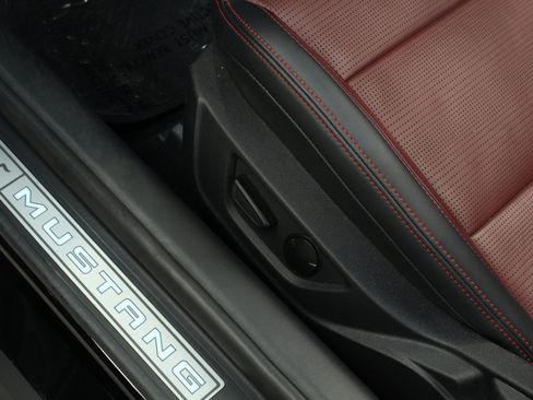 Used 2025 Ford Mustang GT Premium RWD image 41