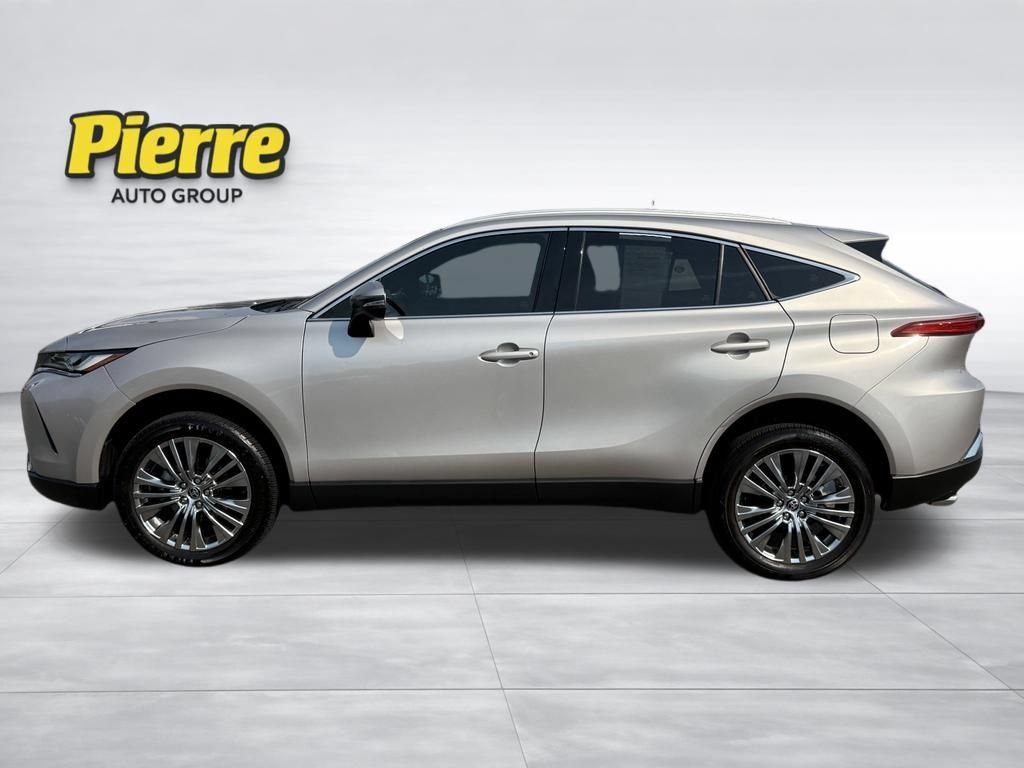 Used 2024 Toyota Venza XLE AWD/4WD image 4