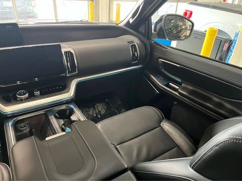 Used 2025 Ford Expedition Platinum w/ Stealth Performance Package image 15