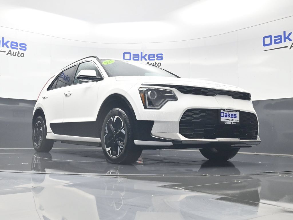 Certified 2024 Kia Niro Wind w/ Wind Preserve Package FWD image 39