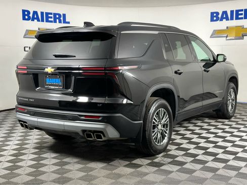 Used 2024 Chevrolet Traverse LT w/ Enhanced Driving Package image 5