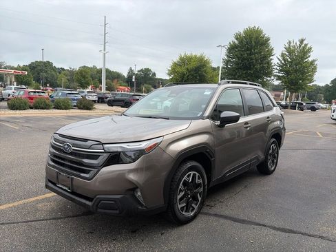 Used 2025 Subaru Forester Premium AWD/4WD image 3
