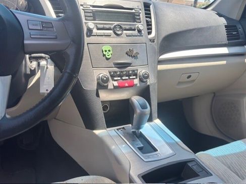 Used 2010 Subaru Outback 2.5i Premium AWD/4WD image 26