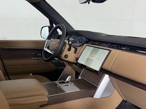 New 2026 Land Rover Range Rover Long Wheelbase SE image 21