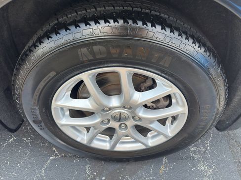 Used 2023 Chrysler Pacifica Touring-L FWD image 34