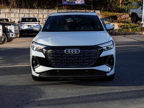 Used 2025 Audi Q4 e-tron Premium image 2