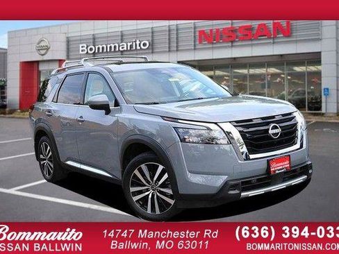 Used 2025 Nissan Pathfinder Platinum w/ Cargo Package FWD image 1