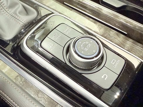 Used 2024 Nissan Armada Platinum w/ Captain's Chairs Package image 17