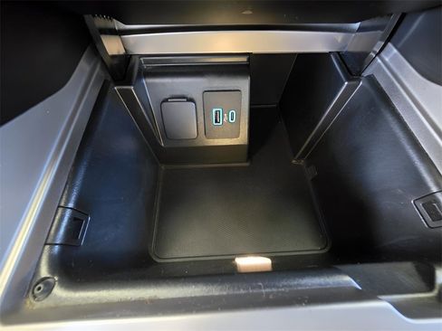 Used 2020 Ford Explorer XLT image 70