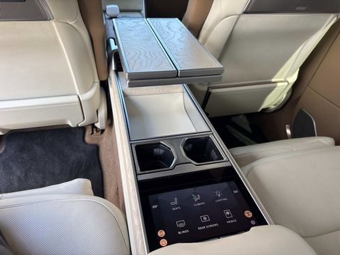 Used 2024 Land Rover Range Rover SV image 19