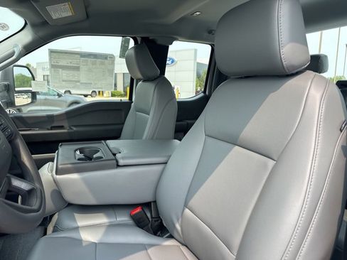 New 2025 Ford F250 XL w/ XL Chrome Package image 27