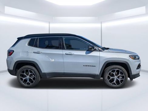Certified 2024 Jeep Compass Limited AWD/4WD image 2