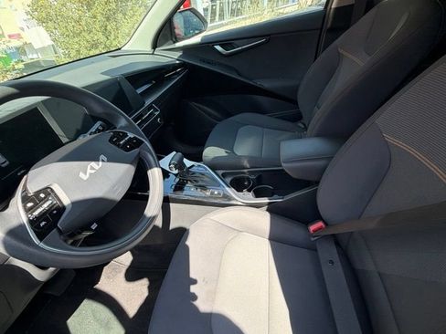 Used 2025 Kia Niro LX FWD image 6